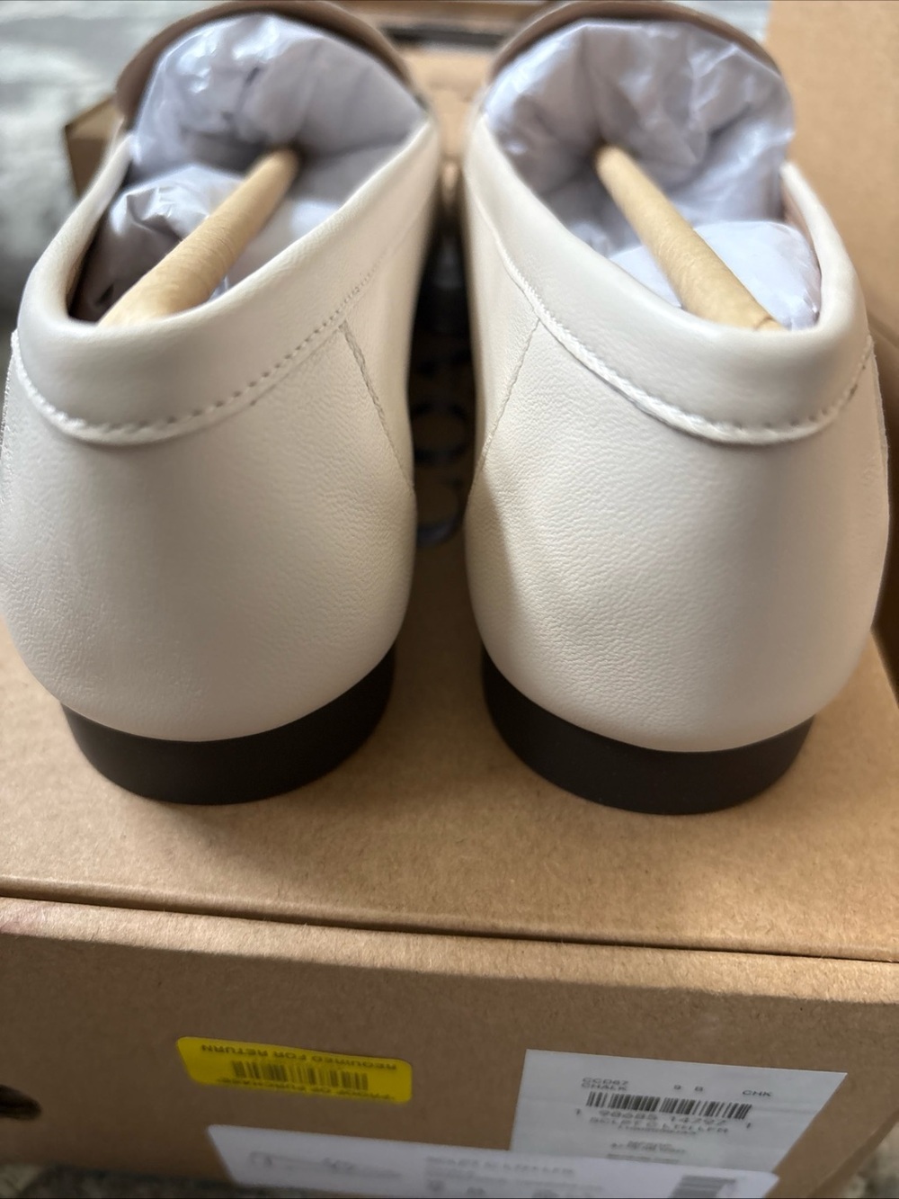 COACH Women’s Sculpted C Logo Round Toe Leather Loafers Chalk Color Size-7.5 New - Picture 9 of 12